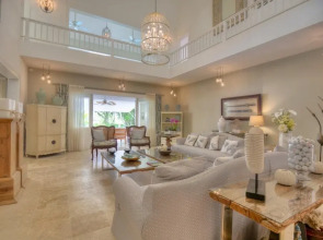 Golf-front Villa With Large Garden and Pool Area in Exclusive Beach Resort