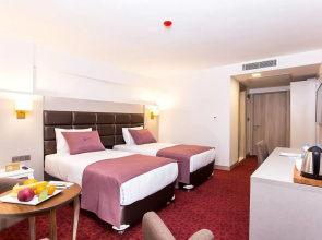 Perla Arya Hotel