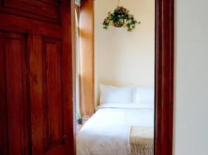 Light-filled Chicago Charmer in Wicker Park