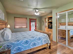 Broken Bow Cottage w/ Deck, Hot Tub & Fire Pit!