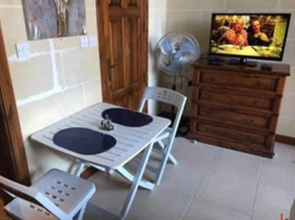 Qronfli Holiday Apartments With Swimming Pool