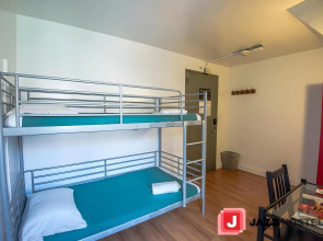 Jazz on the Park Hostel