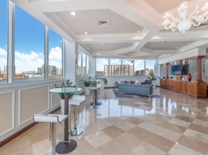 Churchill Suites Intracoastal Yacht Club