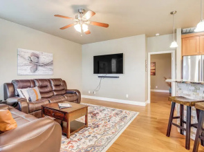 < 1 Mi to Comal Park: Peaceful Duplex w/ Yard!
