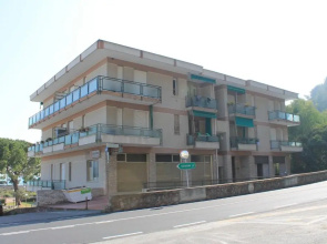 [BORGHETTO S] Convenient location 50m from the SEA