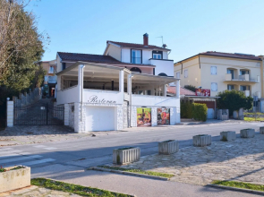 Sarah - A2(3+1) in Pula