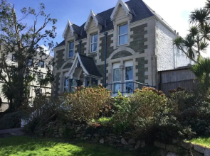 Armyn House Apartments