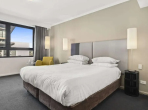 Bright Studio With Pool Access in Parramatta