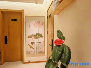 Qiyue Shushe Designer Store (Luoyi Ancient City Lijingmen Scenic Area Store)