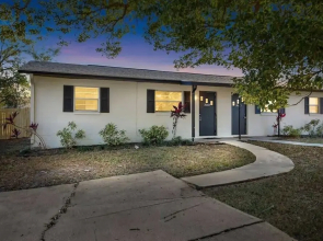 Charming Duplex in Zephyrhills! #2
