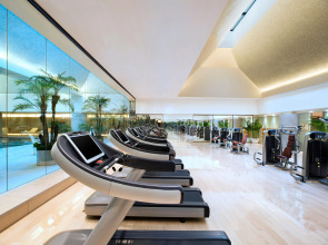 HUALUXE Shanghai Twelve at Hengshan by IHG