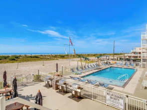 Walk to Shore: Wildwood Crest Studio w/ Pool View!