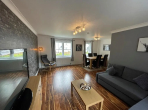 Beautiful 2-bed Apartment in Renfrew