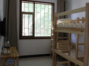 Dunhuang Mountian Spring Hostel