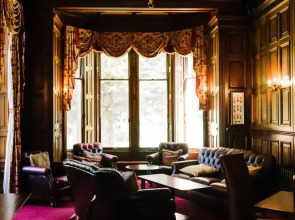 Wallace Apartment - A unique apartment in countryside park with WIFI and access to bar and pool