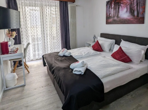 Room in Guest Room - City Hotel - Double Room 117