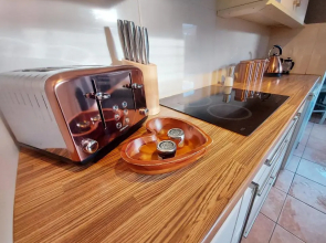 Stunning 3 Bedroom Holiday Home near the Beach