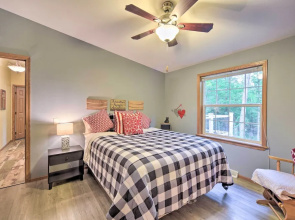 Tranquil Cabin Getaway Near Red Cedar Lake!