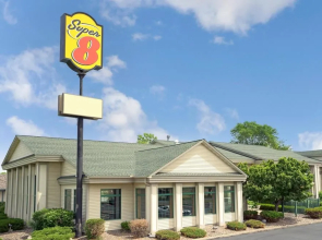 Super 8 by Wyndham Hudson