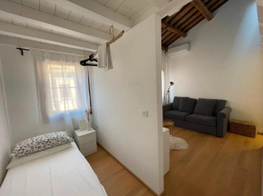 Palazzina privata di due piani con soppalco