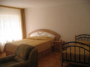 Aliq Hotel