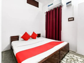 Star Paradise Guesthouse by OYO Rooms
