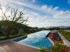 6th Avenue Surin Beach