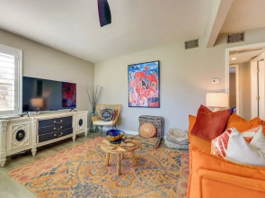5 Blocks to Jax Beach: Getaway w/ Patio & Yard!
