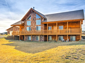 Rustic Bryce Canyon Home w/ Deck on Sevier River!
