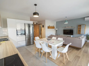 Simon Apartment by Rentalspro