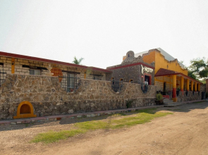OYO Hotel Villas De San Miguel Media Luna