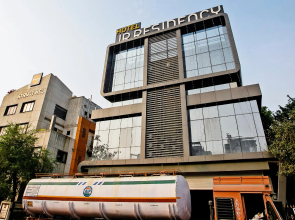 Capital O 77851 Hotel Jr Residency