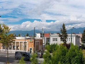 Commercial Drive Accommodations