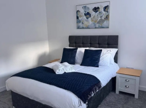 Hull 1-bed Apt, Sleeps 4 With Wi-fi