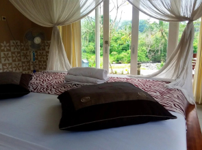 Tepi Sungai Guesthouse & Restaurant