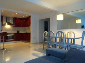Lovely 3-Bedroom Penthouse With Seaview