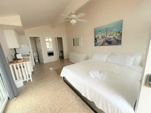 435 East Lake