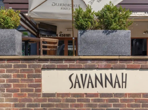 Hazelgrove Apartment | By Huluki Sussex Stays