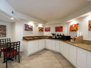 Red Roof Inn PLUS+ Houston - Energy Corridor