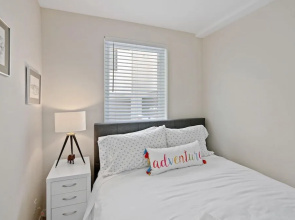 New Townhome With Stunning City and Mountain Views