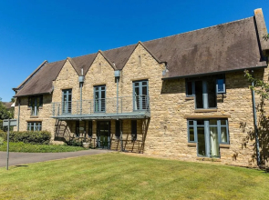 Middle Aston House