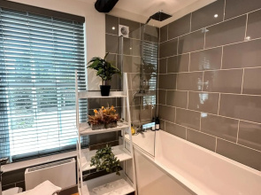 Relaxing 3-Bedroom City Centre Apartment