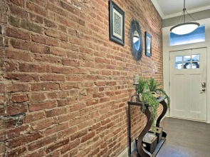 Chic Baltimore Apartment: 2 Mi to Downtown!