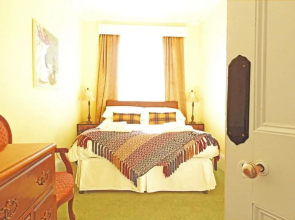 Bury Villa - 7 bedrooms sleeping 18 guests