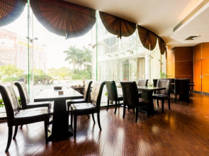 Yi-Wu Commatel Hotel