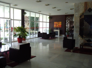 Hotel Corniche Palace