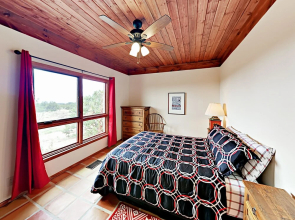 Secluded Oasis House 2 Bedrooms 1 Bathroom Home
