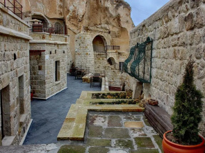 1811 Cave Hotel