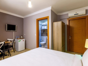 Senior Pera Suites