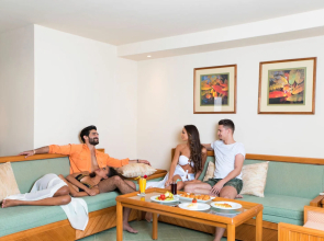 SUNRISE Holidays Resort (Adults Only)